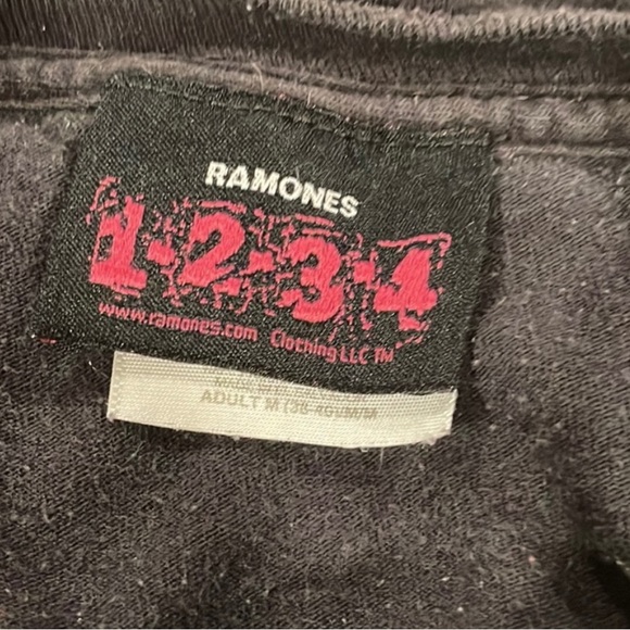 Ramones Mens Band Tee - Picture 5 of 5